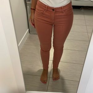 Love these ankle jeans. The color is super different. They are soft and comfy!